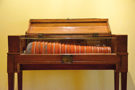 Seltene Glasharmonika im Museum Hof